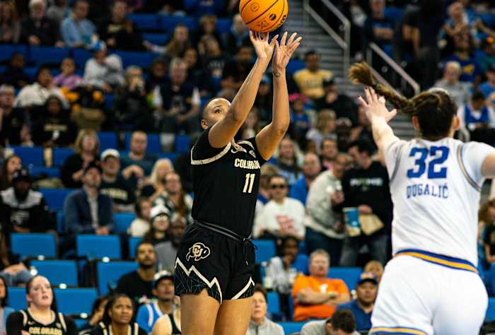 Quay Miller shooting over UCLA player